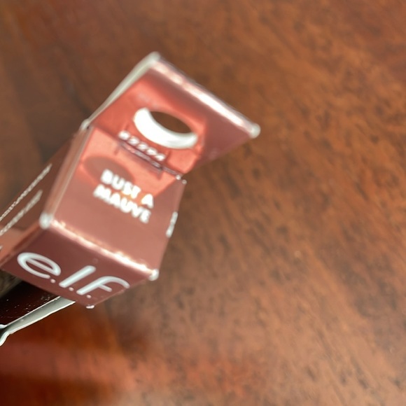 e.l.f. Cosmetics Pout Clout Lip Plumping Pen is a 3-in-1 bust a mauve size .07oz - Picture 4 of 6